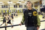 Il giovane Mitch Marcus, persona con disabilità intellettiva, team manager e giocatore della squadra di basket della Coronado High School a El Paso, in Texas