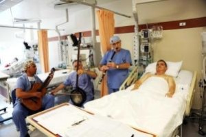 Musicoterapia al Memorial Hospital di Istanbul, Turchia