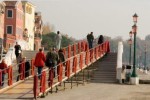 Una rampa che rende accessibile alle persone in carrozzina uno dei tanti pomnti di Venezia