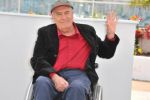 Il regista Bernardo Bertolucci, che ha diretto il video "Scarpette rosse" ("Red Shoes"), a proposito del quale ha dichiarato tra l'altro: «Buche e sampietrini, così Roma umilia i disabili»