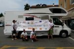 Il camper dei giovani che hanno promosso l'iniziativa Baskin on the road, al momento della partenza per la Spagna