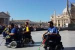 Un'immagine della recente esibizione di wheelchair hockey in Piazza San Pietro a Roma