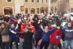 Un flash mob promosso qualche tempo fa dall'AIPD (Associazione Italiana Persone Down) in Piazza Montecitorio a Roma, contestualmente a un'iniziativa analoga in altre sedici città d'Italia