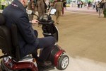 Una persona con disabilità all'Expo di Milano