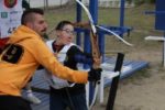 Un giovanissimo partecipante agli "Adria Special Games 2017", impegnato nel tiro con l'arco