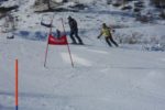 Uno degli sciatori ciechi che partecipa alla trentacinquesima Settimana Bianca dell'ADV, insieme alla sua guida