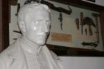 Il busto di Louis Braille nella sua casa natale di Coupvray, non lontano da Parigi. Oggi quell'edificio è il Museo Louis Braille, affidato alle cure della WBU, l'Unione Mondiale dei Ciechi