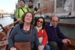 Persone con disabilità visiva in visita a Venezia, tramite la proposta "ViaggiDiffusi", aggiudicatasi il "Premio del Pubblico" al 3° Concorso "Turismi accessibili"