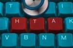 "HTA" sta per "Health Technology Assessment", ovvero "valutazione delle tecnologie sanitarie" e il nuovo Regolamento Europeo sull'HTA, che UNIAMO-FIMR (Federazione Italiana Malattie Rare) chiede di adottare in Italia, istituisce una cooperazione permanente fra tutte le Agenzie europee di HTA (come l'AIFA-Agenzia Italiana del Farmaco per il nostro Paese)