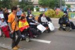 Alcune tra le tante persone con disabilità che hanno sfilato nel 2015 per le strade di Bruxelles, rivendicando il diritto alla vita indipendente, in occasione del "Freedom Drive" organizzato da ENIL (European Network on Independent Living)