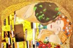 "Il bacio", celeberrima opera di Gustav Klimt, rivisitata a mosaico dall'Officina dell'Arte della Fondazione Bambini e Autismo di Pordenone