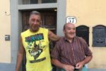 Claudio e Chedli davanti alla casa in cui abitano a Firenze