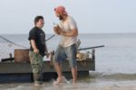 Gli attori Zack Gottsagen e Shia LaBeouf in una scena di "In viaggio verso un sogno - The Peanut Butter Falcon"