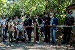 Un momento dell'inaugurazione del sentiero "Il Fontanone", nella riserva naturale dell'"Orecchiella" (Lucca)