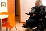 Una persona con disabilità in una struttura residenziale