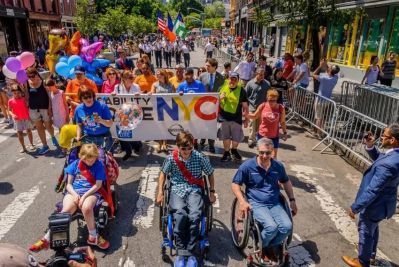 Parata del Disability Pride ("orgoglio disabile") a New York, nel luglio del 2017 (©2017, Erik McGregor/LightRocket via Getty Images)