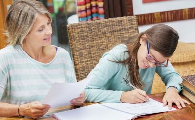 Insegnante di sostegno e studentessa