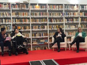 Da sinistra Ilaria Ciancaleoni Bartoli (OMAR), Anita Pallara (Associazione Famiglie SMA), Pina Esposito (AISLA), Ilenia Malavasi (deputata PD)