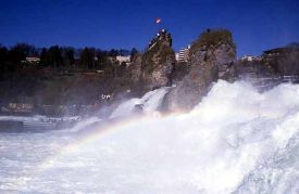 Un'immagine delle Cascate del Reno di Sciaffusa, a mezz'ora da Zurigo