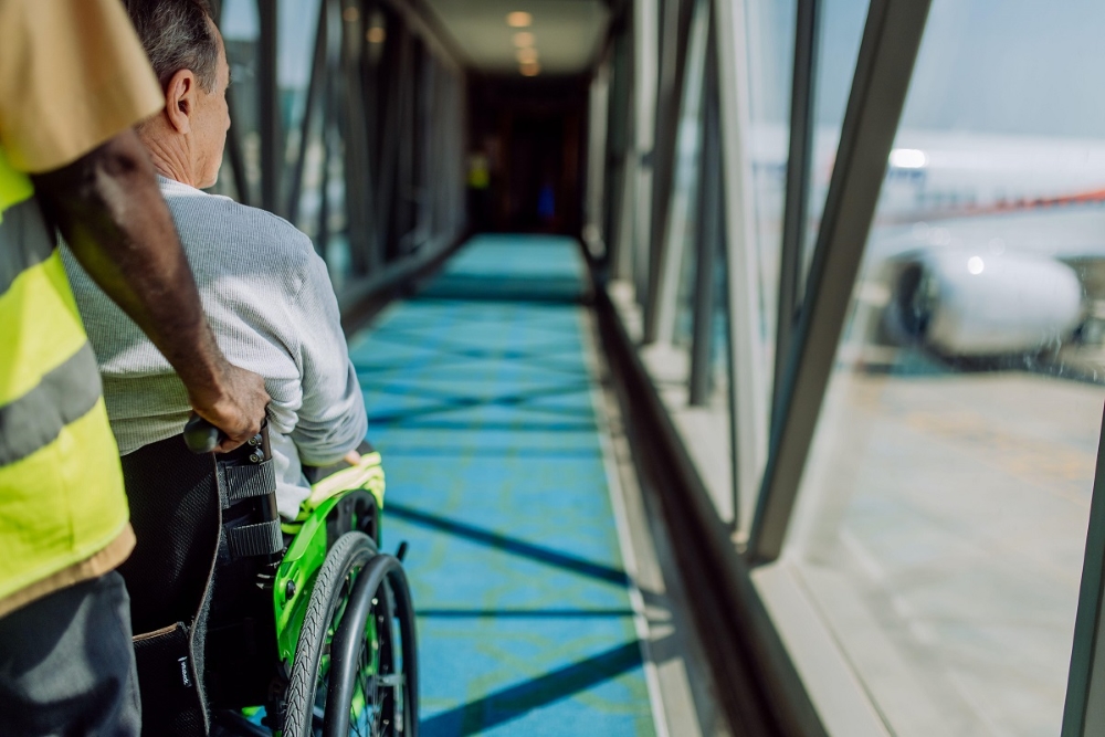 Disabilità e viaggi aerei: l’Europa dev’essere più “ambiziosa” nel migliorare i diritti