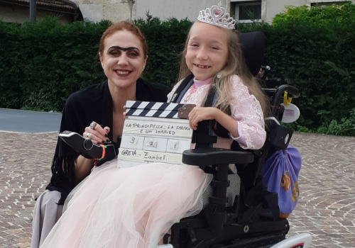 Greta insieme all'attrice Erica Zambelli ("Guenda"), durante la lavorazione del film "Le principesse non sono tutte uguali"