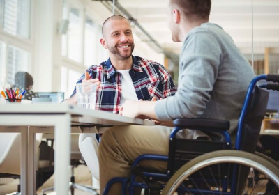 Lavoratore con disabilità in carrozzina