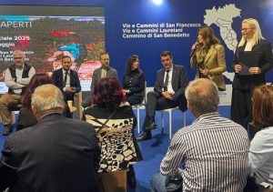 Un momento della presentazione dell'edizione 2025 "Cammini Aperti" con la ministra del Turismo, Daniela Santanchè