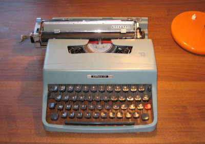 La "storica" macchina da scrivere "Lettera 32" della Olivetti