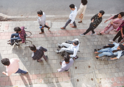 Persone con e senza disabilità fotografate dall'alto (©Abhishek Scariya/GIZ, 2023)