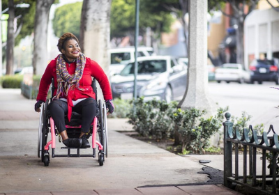 Donna con disabilità straniera