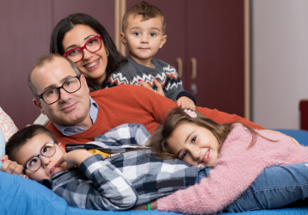 Una famiglia che afferisce alla Fondazione Lega del Filo d'Oro