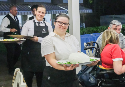 Giulia al lavoro presso il Sunrise Accessible Resort di Spineta (Salerno)