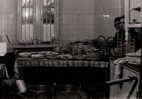 Ospedale Psichiatrico Provinciale di Trieste, padiglione Q (già “Reparto Agitate”), 1972: sciopero per il riconoscimento del proprio lavoro (foto di Pier Luigi Cerato; fonte: archivio privato di Assunta Signorelli)