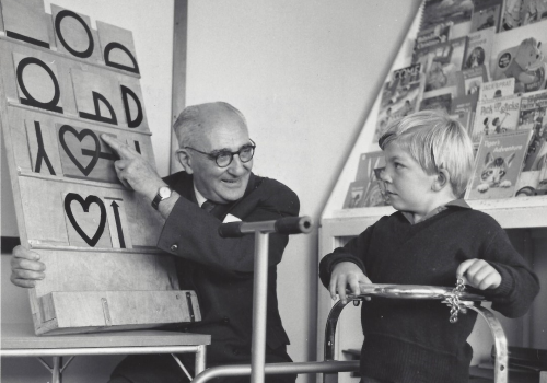 Charles K. Bliss e un ragazzo