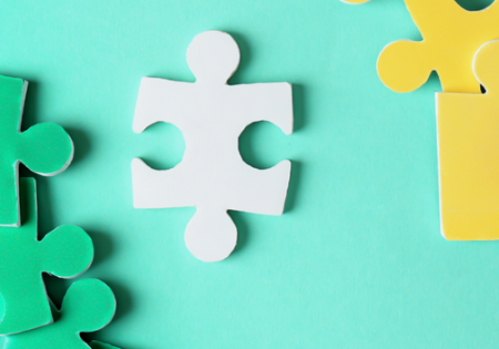 Pezzi colorati di puzzle