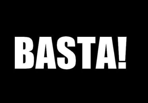 "Basta!" bianco su sfondo nero
