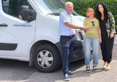Consegna a Villa Chiara di furgoncino in prestito, da parte della Fondazione Trentina per l'Autismo