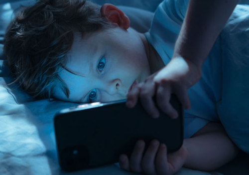 La sovraesposizione ai dispositivi digitali nei bambini con disturbi del neurosviluppo
