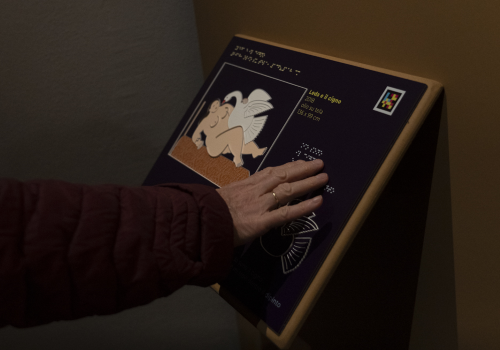 Uno dei pannelli tattili realizzati per la mostra "Fernando Botero. Tecnica monumentale" (©Marisa Jans/Archivi Forte di Bard)