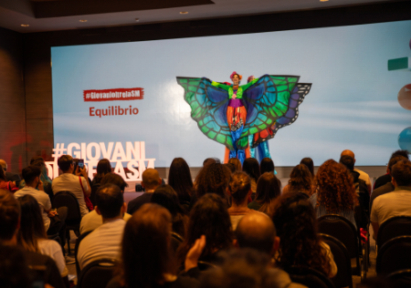 La metafora delle trampoliere, che “trovano stabilità proprio quando sembrano più fragili”, ha aperto l'evento di Roma