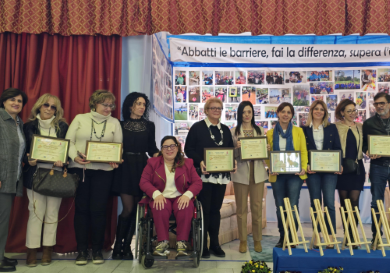 Marta Russo (al centro) insieme ai premiati e alle premiate dell'edizione 2024 dei "Pensieri di Marta"
