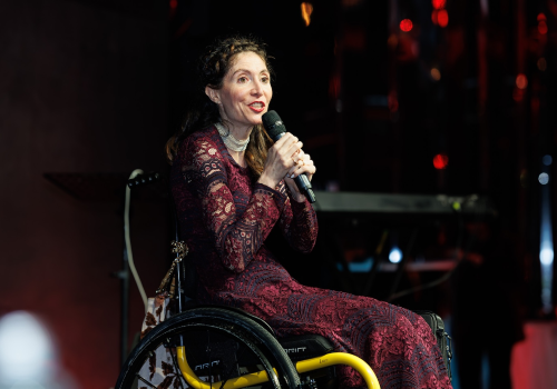 La testimonianza di Linda, donna con sclerosi multipla, ha aperto a Milano la serata della “Charity Dinner AISM 2025”