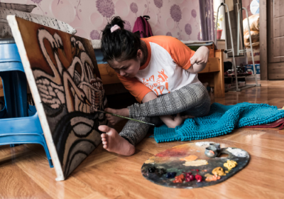 Una delle immagini della mostra "L'inclusione diventa vita", centrata su storie di persone con disabilità della Mongolia