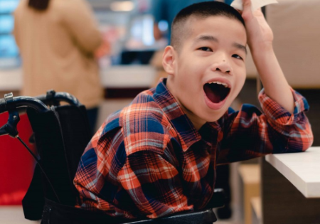 Ragazzo con disabilità
