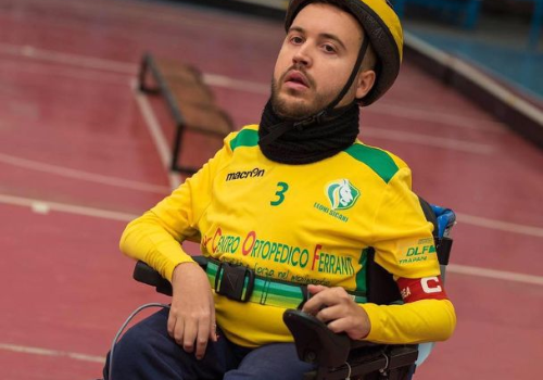 Giuseppe Sanfilippo, presidente e atleta con disabilità, capitano della squadra dei Leoni Sicani di powerchair hockey (hockey in carrozzina elettrica), sarà tra i tedofori della Fiamma Olimpica di Milano-Cortina 2026