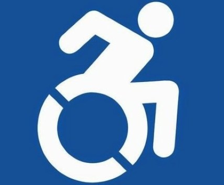 Realizzazione grafica di di disabile in carrozzina che avanza