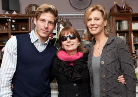 La presidente dell'ANIMASS Lucia Marotta, tra gli attori Gabriele Rossi e Daniela Poggi, protagonisti del cortometraggio "L’amante Sjögren", realizzato da Maurizio Rigatti per conto dell’ANIMASS stessa