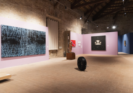 Una delle sale della mostra "Erratica" alla Mole Vanvitelliana di Ancona, che sarà coinvolta nelle iniziative dei prossimi giorni proposte dal Museo Omero