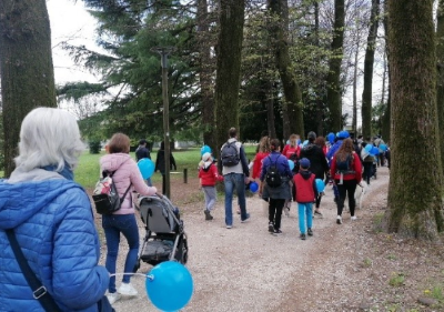 Immagine di una delle precedenti edizioni della "Marcia in Blu per l'Autismo"