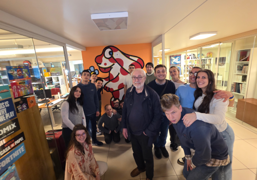 Altan a Modena, insieme alle persone del progetto "Digitiamo", impegnate nella digitalizzazione delle storie della Pimpa